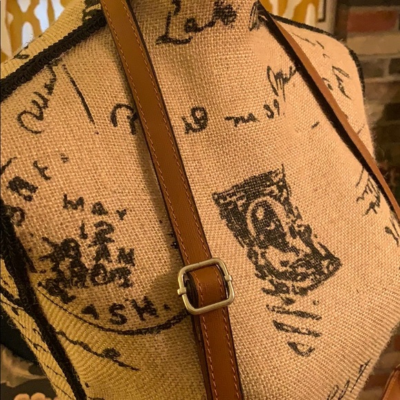 ⚡️⚡️⚡️EUC Leather purse - Picture 6 of 7